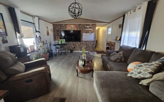 Large Lot! Landscaping!