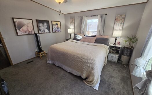 Corner Lot! 3 Bedrooms PLUS a Den! Covered Deck! Ramp! ManyUpdates!