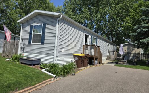 Like New! Open Floor Plan! Midwest Fence Installed!