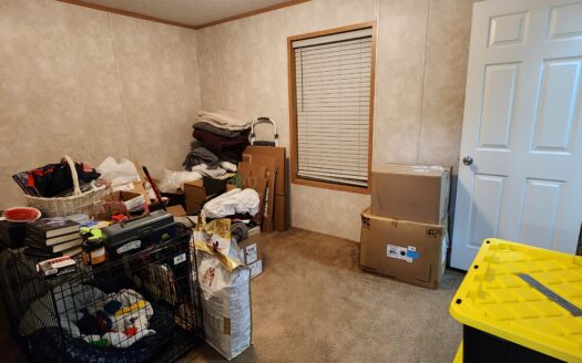 Neat and Clean! All Bedrooms Have Walk in Closets!