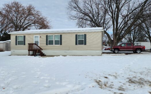 Neat and Clean! All Bedrooms Have Walk in Closets!