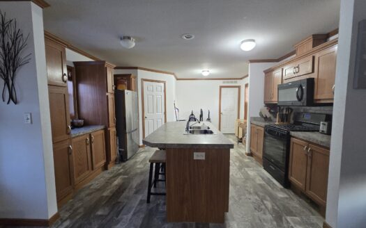 Still Like New! Move Right In!