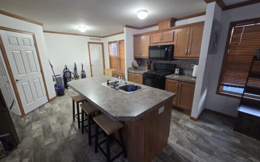 Still Like New! Move Right In!