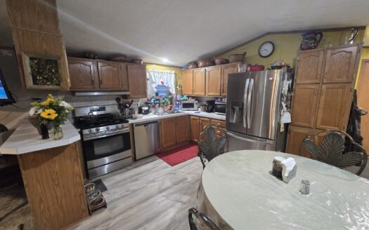 Corner Lot! Sought After Neighborhood! LOW lot rent!