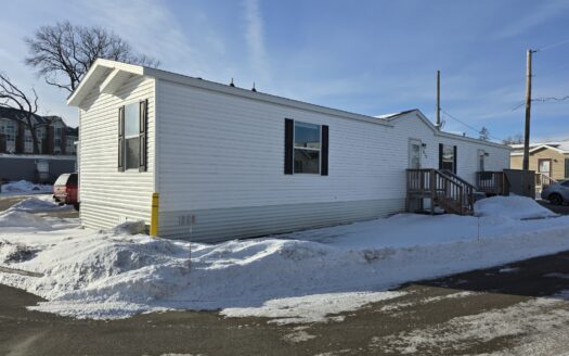 Rare Residential Set Smoke and Pet Free Home! Huge Walk in Closet!