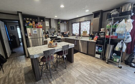 Rare Residential Set Smoke and Pet Free Home! Huge Walk in Closet!