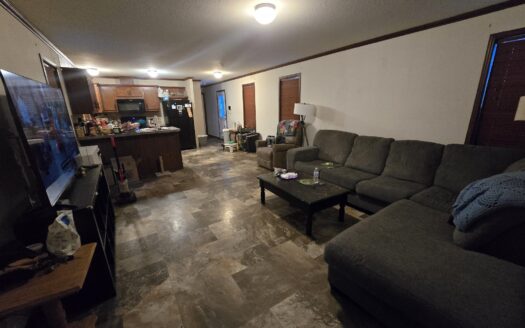 Neat and Clean! Loaded with Upgrades!