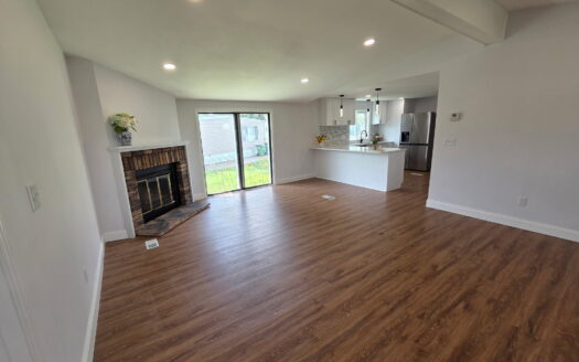 Rare 4 Bedroom! Completely Remodeled! Absolutely Georgous!